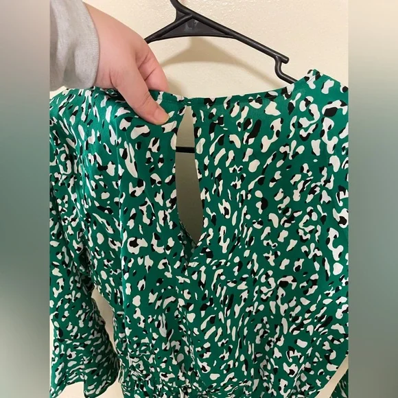 ✨NWT Lulus Make Moves Green and Black Print Flounce Sleeve Romper Size Small - Picture 13 of 15